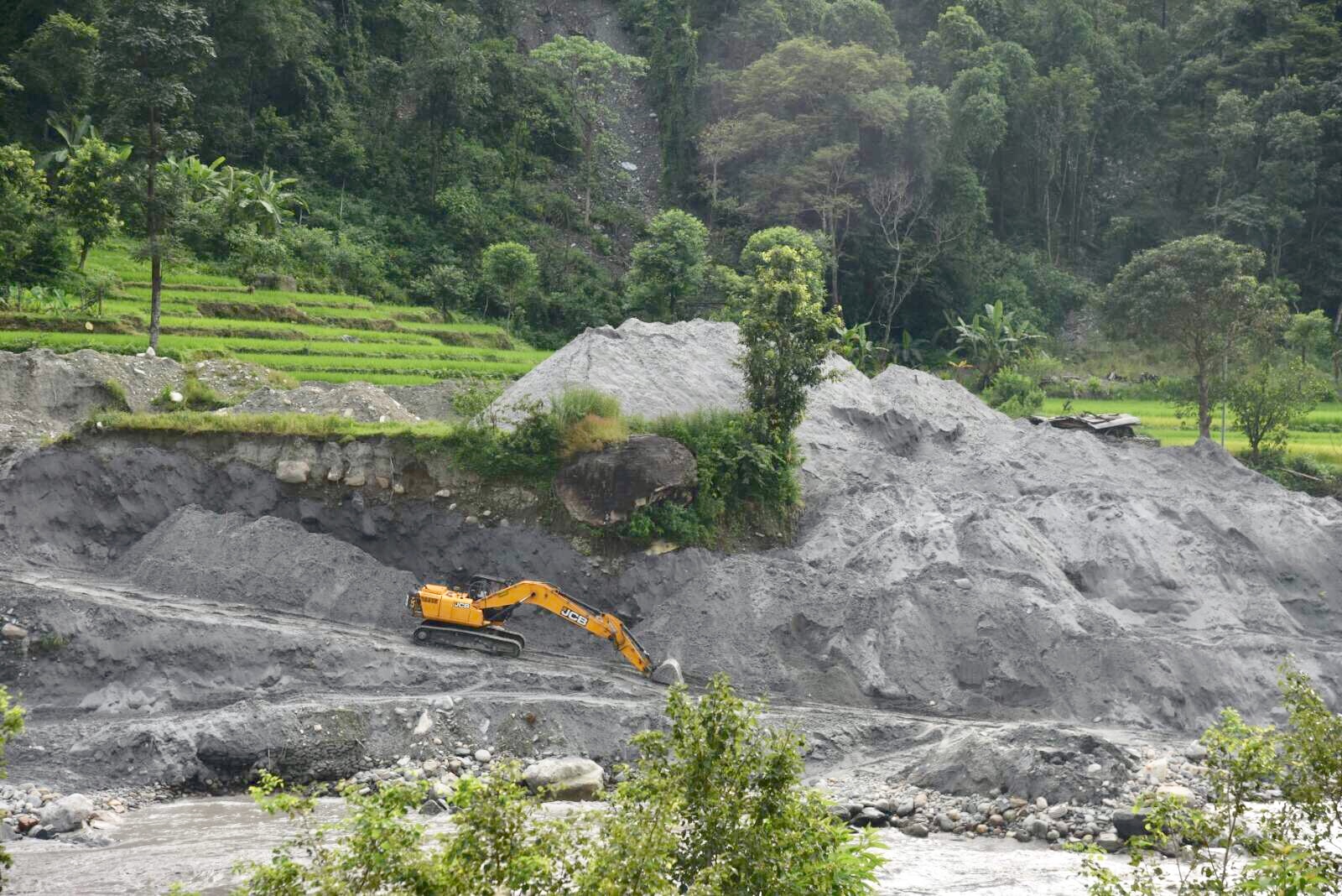  मापदण्ड र सम्झौताविपरीत म्याग्दीमा नदी दोहन